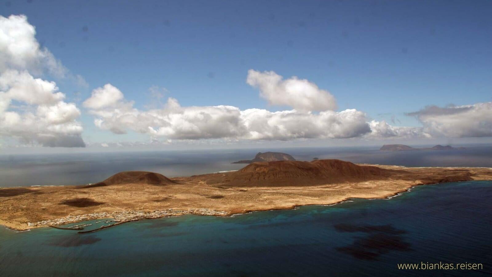 Blick vom Mirador del Rio auf Graziosa